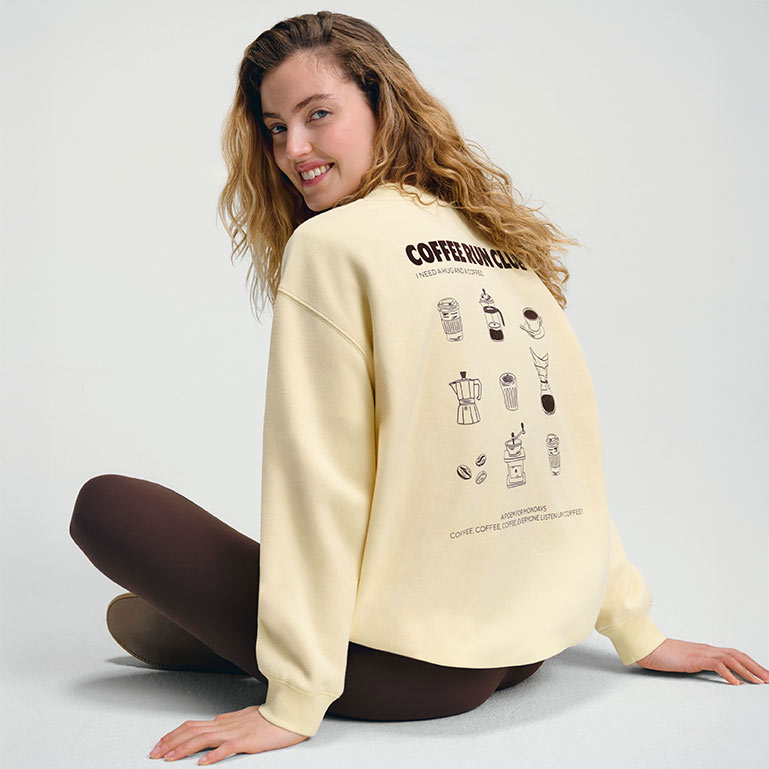 Thema 1 Frau mit gelben Hoodie