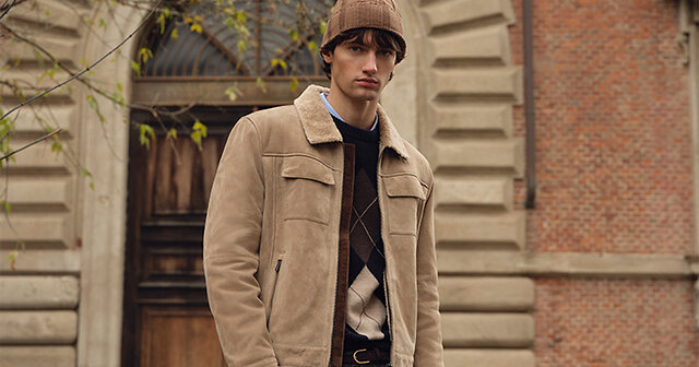 Mann mit beiger Cordjacke